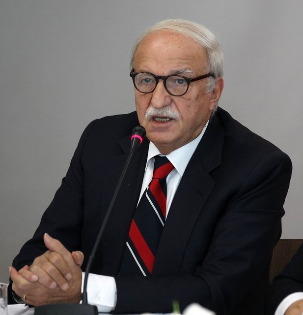 HÜSNÜ ÖZYEĞİN