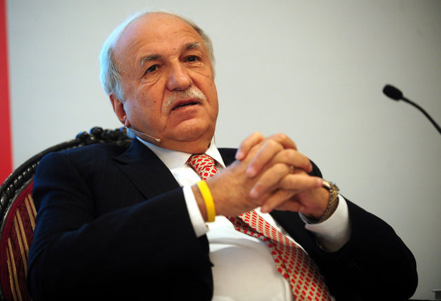 HÜSNÜ ÖZYEĞİN