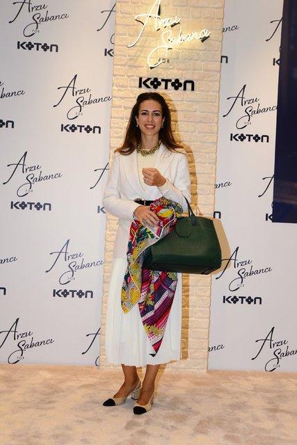 LARA TÜRKER