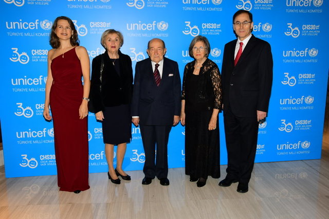 İNCİ HASEKİ,ALANOR OLALI, MUSTAFA AKŞİN,DİLEK AKŞİN,PROF DR TEZER KUTLUK