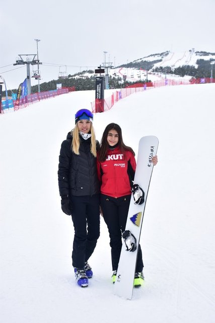SEVDA SAYAR, NAZ AVŞAR