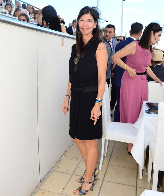 ZEYNEP ÜSTÜNEL