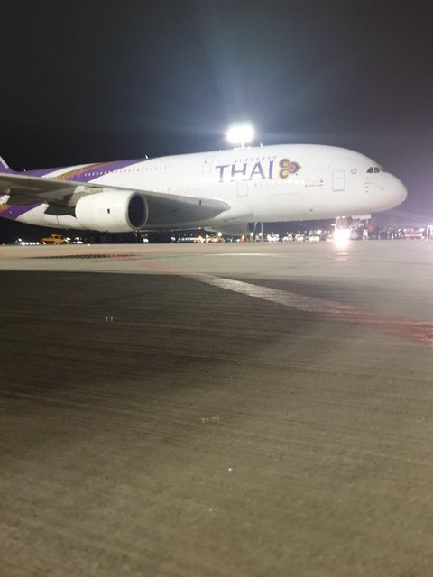 Tayland'ın başkenti Bangkok'tan Almanya'nın Frankfurt kentine giden Tai Havayolları'na ait uçakta bulunan Alman yolcu hastalandı. 61 yaşındaki yolcu, vücudunun sol tarafını hissetmediğini kabin ekibine bildirdi. -   -  
