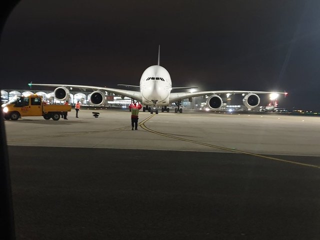  Türk hava sahasındayken kuleyle irtibata geçen kaptan pilot İstanbul'a mecburi iniş için gerekli izinleri istedi. Uçak, saat 05:50'de İstanbul Havalimanı'na sorunsuz indi.