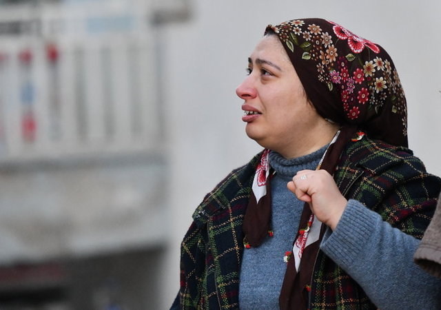 Elazığ'daki depremin ardından AFAD koordinasyonunda 28 çalışma grubunun 7 gün 24 saat çalışma esasına göre faaliyete geçirildiği bildirildi.