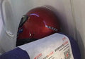 <p>Şanghay'dan Perth'e gitmek için uçağa binen bir adam kendini ölümcül virüsten korumak için kafasına bir motosiklet kaskı taktı. </p>