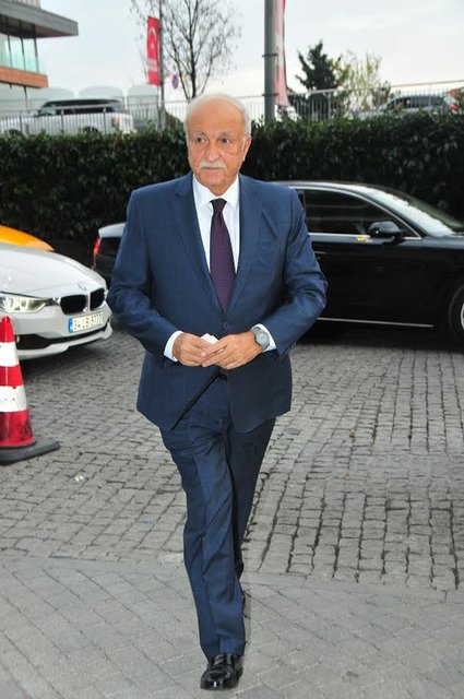 HÜSNÜ ÖZYEĞİN