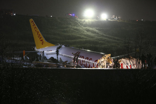Sabiha Gökçen Uluslararası Havalimanı'na iniş yapan bir uçak pistten çıktı. Alınan bilgiye göre, İzmir-İstanbul seferini yapan Pegasus Havayolları'na ait uçak, inişten sonra Sabiha Gökçen Havalimanı'nda pistten çıktı.