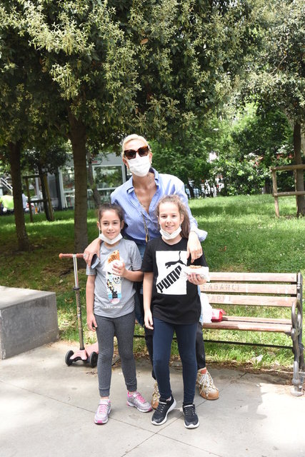 HANDE, MAVİ, MASAL ACAR 