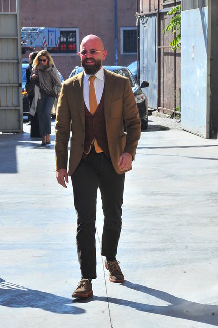 İZZET ÖZİLHAN