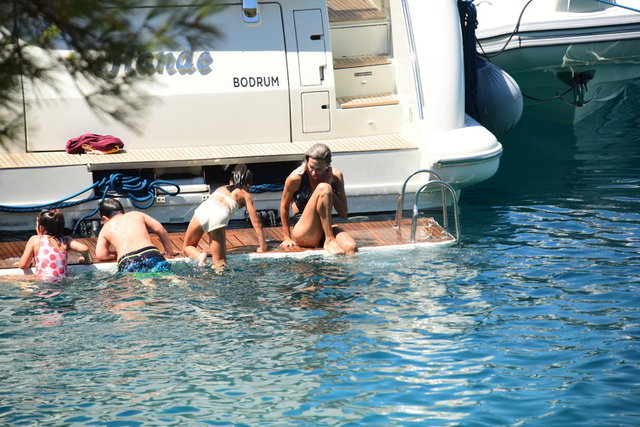 HANDE DEMİR, ASLAN, MASAL, MAVİ ACAR