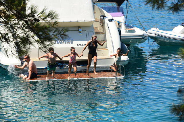 HANDE DEMİR, ASLAN, MASAL, MAVİ ACAR