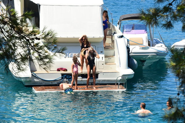 HANDE DEMİR, ASLAN, MASAL, MAVİ ACAR