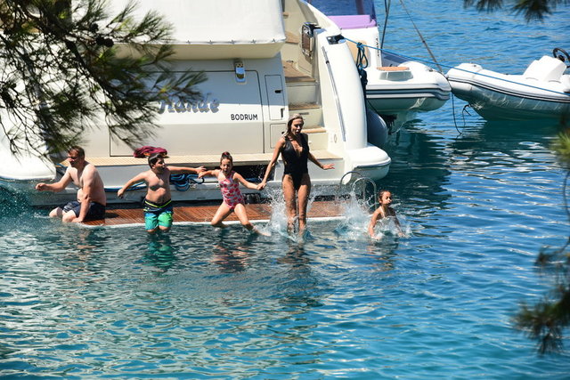 HANDE DEMİR, ASLAN, MASAL, MAVİ ACAR