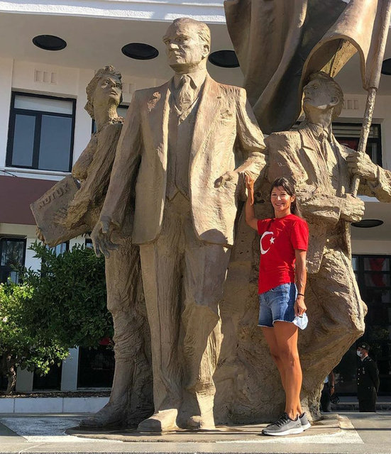 ZEYNEP ÜSTÜNEL