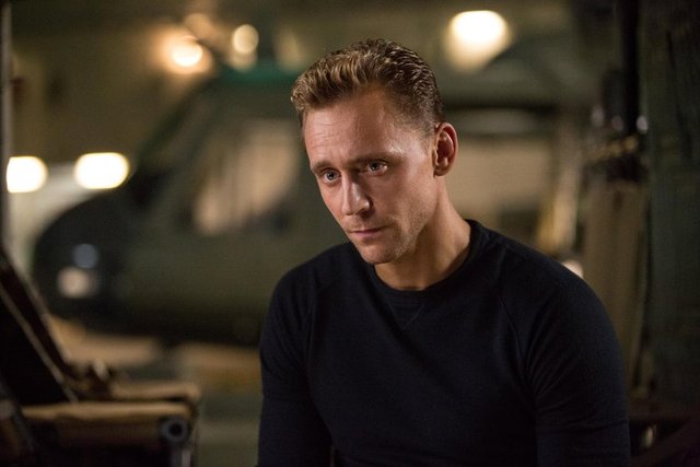 Tom Hiddleston  - (Yaşı: 39) -  