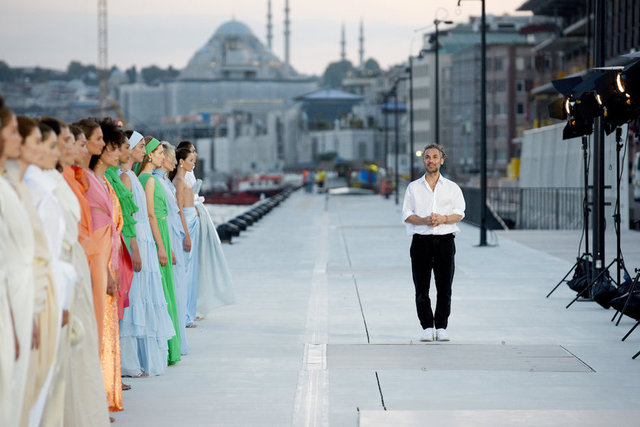 ÖZGÜR MASUR