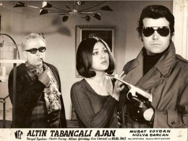 Hülya Darcan, 1970 yapımı 'Altın Tabancalı Ajan'da başrolü, Murat Soydan ile paylaştı. 