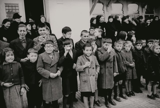 MUSTAFA KEMAL ATATÜRK'ÜN VEFATIYLA YURTTAŞLAR GÖZYAŞINA BOĞULDU