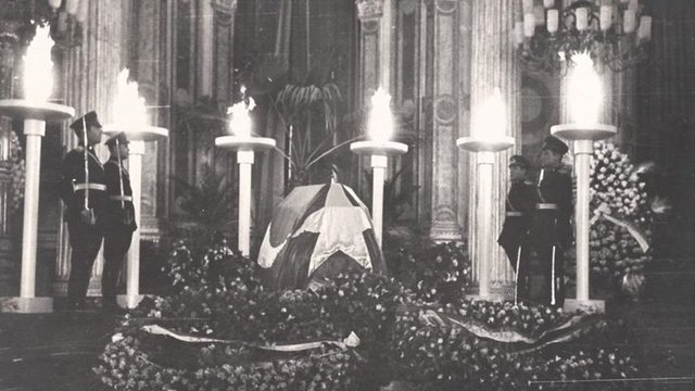 MUSTAFA KEMAL ATATÜRK'ÜN CENAZESİ, DOLMABAHÇE SARAYI'NDAKİ KATAFALKA YERLEŞTİRİLDİ