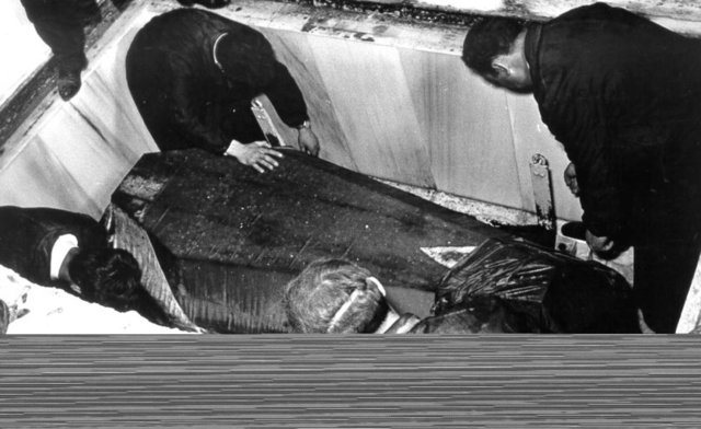 MUSTAFA KEMAL ATATÜRK'ÜN GEÇİCİ MEZARININ AÇILMASINDAN SONRA TABUTA ULAŞILDI