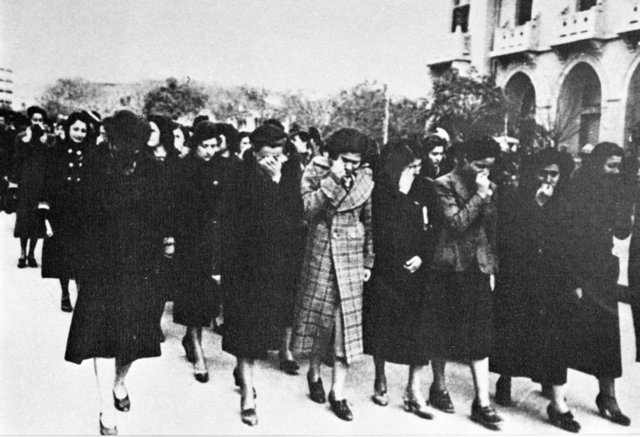 MUSTAFA KEMAL ATATÜRK'ÜN VEFATIYLA YURTTAŞLAR GÖZYAŞINA BOĞULDU