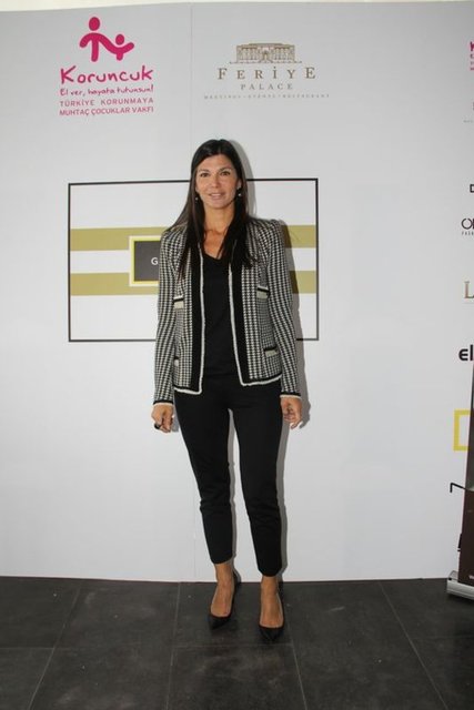 ZEYNEP ÜSTÜNEL