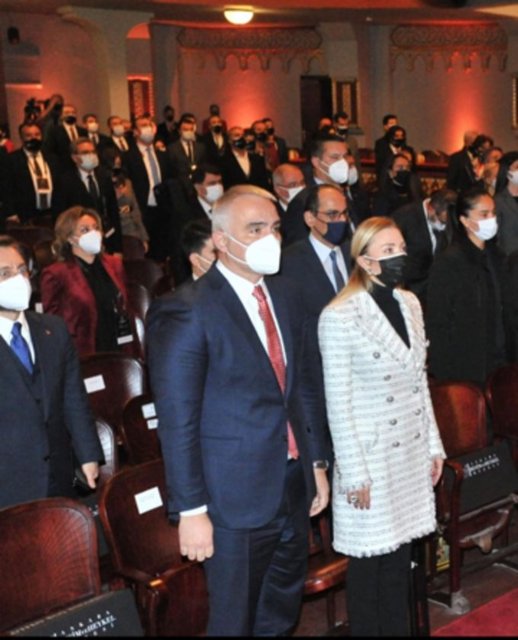 MEHMET NURİ VE PERVİN ERSOY YAPILAN AÇILIŞIN ARDINDAN ESERLERİ YAKINDAN İNCELEDİ.
