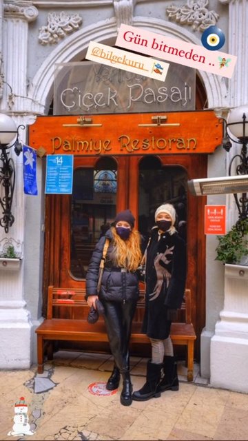 BEYOĞLU'NUN TARİHİ MEKANLARINI GEZEN PERVİN ERSOY İLE BİLGE KURU, BU KEYİFLİ KÜLTÜR YOLCULUĞUNU SOSYAL MEDYADAN PAYLAŞARAK TAKİPÇİLERİNİN DE GEZMESİNİ SAĞLADI