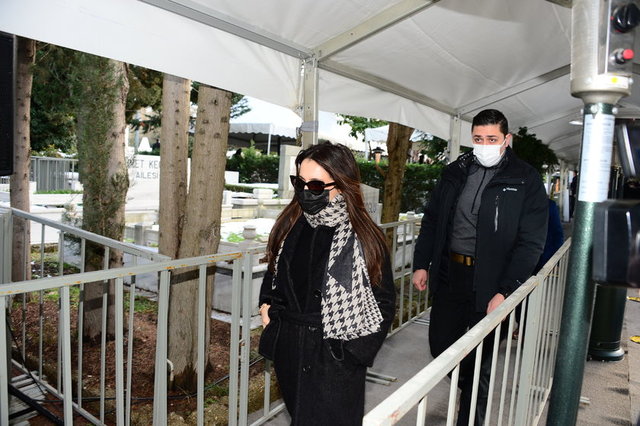 ALİ KOÇ'UN EŞİ NEVBAHAR KOÇ DA, MERHUM MUSTAFA KOÇ İÇİN DÜZENLENEN TÖRENE GELMİŞTİ