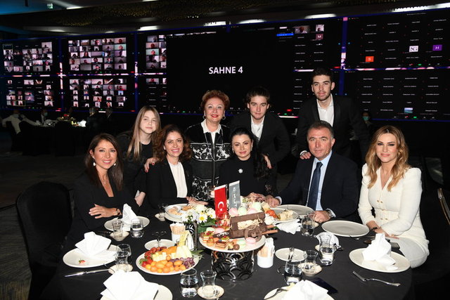 GÜLDEN, SELAY, HEDİYE, GÜLSÜM, SEMA, UMUT, DEMİR, ERKAN, YELDA GÜRAL -   -  