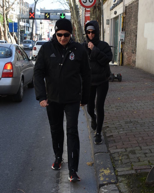 UZUN YILLARDIR MUTLU BİRLİKTELİKLERİNE DEVAM EDEN FİKRET ORMAN VE KIZ ARKADAŞI TUBA COŞKUN BİRLİKTE SPOR YAPMAYI İHMAL ETMİYOR.