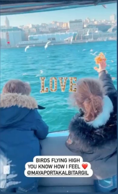 İKİ YAKIN ARKADAŞ ÇOCUKLARIYLA BİRLİKTE TEKNEDE İSTANBUL TURU ATTI.