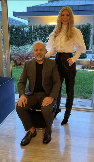 İŞ İNSANI NEJDET AYAYDIN EŞİ EMEL AYAYDIN'IN SEVGİLİLER GÜNÜ'NÜ KUTLADI.