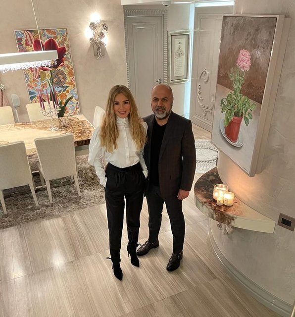 AYAYDIN ÇİFTİNİN YAĞMUR VE DORUK ADINDA İKİ ÇOCUĞU VAR.