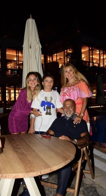 NEJDET-EMEL AYAYDIN ÇİFTİNİNKIZLARI YAĞMUR AYAYDIN REGENT'S ÜNİVERSİTESİ,'NDE GLOBAL MANAGEMENT BÖLÜMÜNDE OKUDU. -  