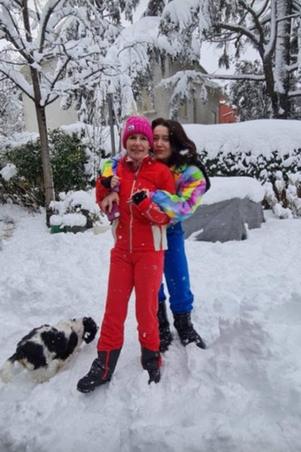 SUZAN ŞEN KIZI MELİSA KEÇELİ'YLE BİRLİKTE YAĞAN KARIN KEYFİNİ ÇIKARDI.