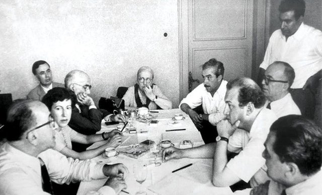 Yunus Nadi Roman Yarışması'nın jürisi; Halide Edip Adıvar - Yakup Kadri Karaosmanoğlu - Sabahattin Eyüboğlu - Orhan Kemal - Yaşar Kemal - Azra Erhat - Vâlâ Nurettin - Cevat Fehmi Başkut - Haldun Taner - Behçet Necatigil (1958)