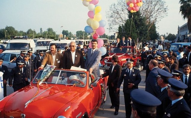 Seyhan Belediyesi'nin düzenlediği kültür şenliğinin açılış korteji (1993)