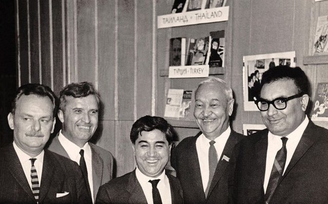 Aziz Nesin ve Melih Cevdet Anday ile birlikte Moskova'da düzenlenen Yazarlar Birliği Toplantısı sonrası... (1965)