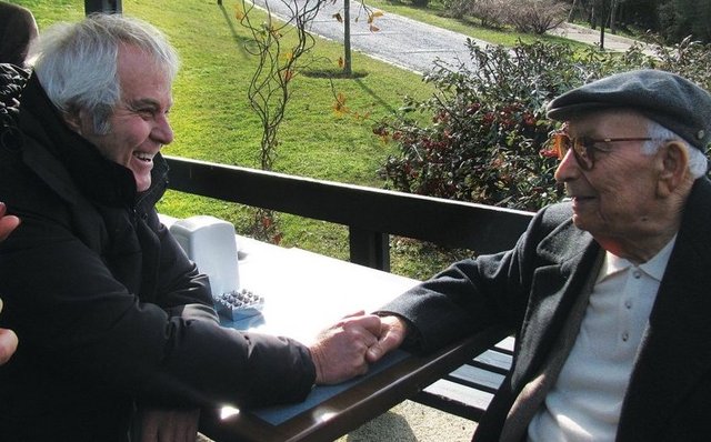 Tarık Akan ile birlikte Nazım Hikmet heykelinin açılışında (2014)