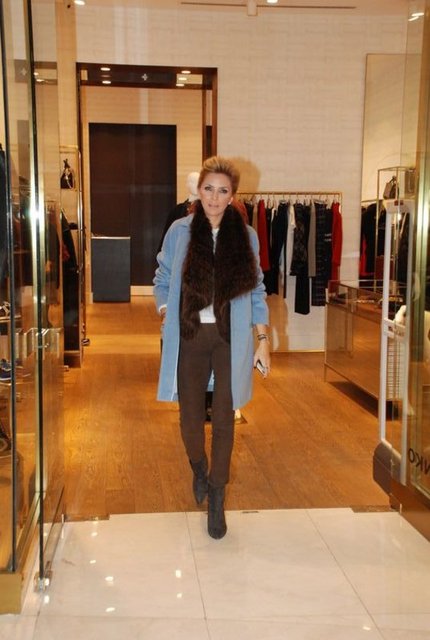 İŞ HAYATINDA BULUNAN ARZU SABANCI MODA SEKTÖRÜNE YÖN VERİYOR.