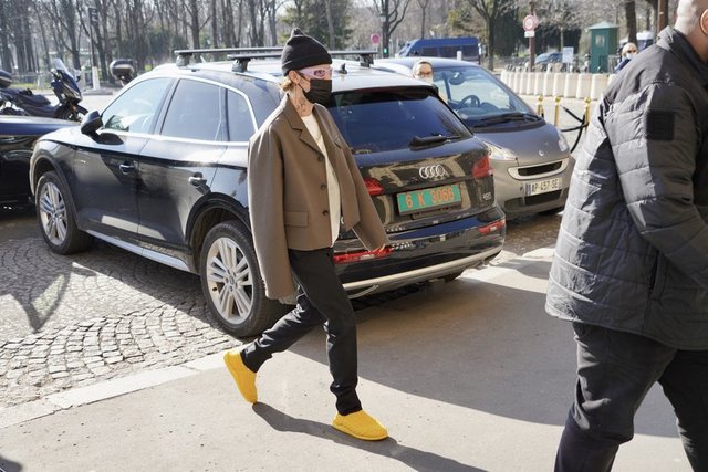 JUSTIN BIEBER