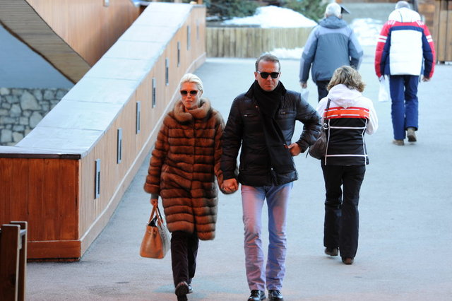 FRANSA'DA FİRARİ OLARAK YAŞAYAN CEM UZAN, ESKİ SEVGİLİSİ DERİN  MERMERCİ İLE COURCHEVEL'DE TATİL YAPMIŞTI...