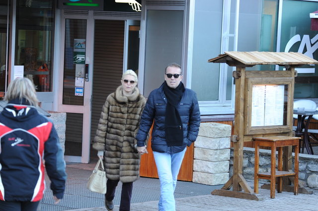 KAYAKSEVER ÇİFT, COURCHEVEL'DE KARIN KEYFİNİ ÇIKARMIŞTI. GEÇMİŞTE BÜYÜK AŞK YAŞAYAN İKİLİNİN COURCHEVEL'DE FOTOĞRAFLARI İLK KEZ HT KULÜP'TE YAYINLANMIŞTI.