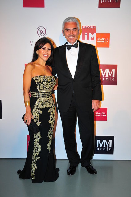 SUZAN SABANCI VE EŞİ HALUK DİNÇER GALA MODERN'E KATILARAK UYUMLU TARZLARINI GÖZLER ÖNÜNE SERMİŞLERDİ.