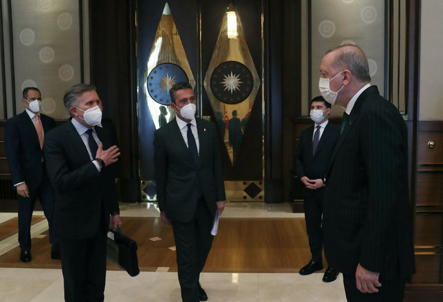 CUMHURBAŞKANI RECEP TAYYİP ERDOĞAN, ALİ KOÇ VE STUART ROWLEY'İ CUMHURBAŞKANLIĞI KÜLLİYESİ'NDE AĞIRLADI.