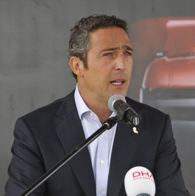 21 EKİM 2005 TARİHİNDE NEVBAHAR KOÇ İLE EVLENEN ALİ KOÇ'UN SADBERK LEYLA VE KERİM RAHMİ KOÇ ADINDA BİR KIZI VE BİR OĞLU VAR.