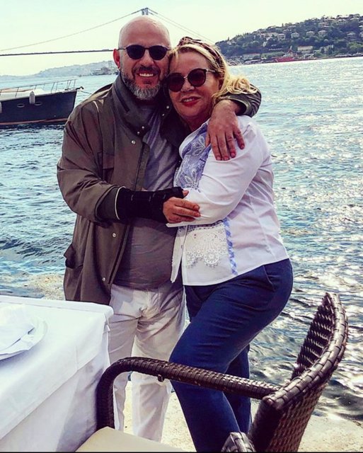 BAŞARALI İŞ İNSANI METE VARDAR SİNAN VE TÜLİN VARDAR'IN OĞLUDUR.