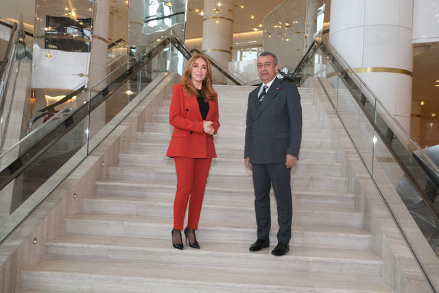 DİLEK HANİF, FİKRET KİLECİ